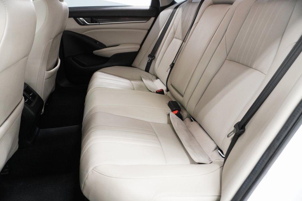 Vehicle image 16 of 30