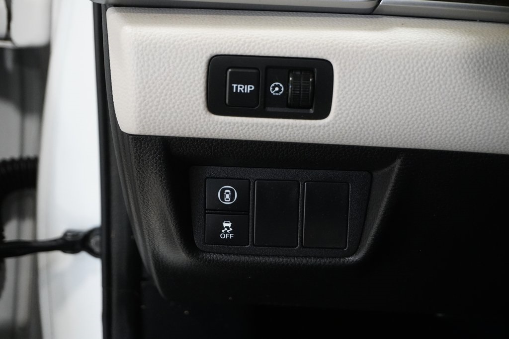 Vehicle image 20 of 30