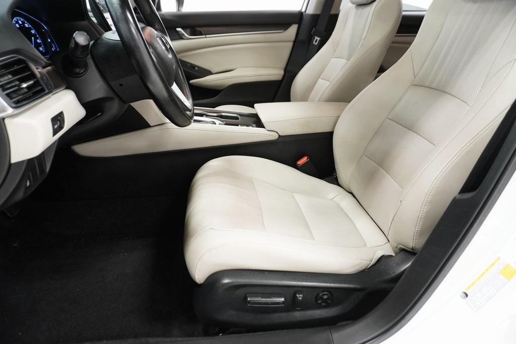 Vehicle image 11 of 30