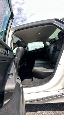 Vehicle image 21 of 38