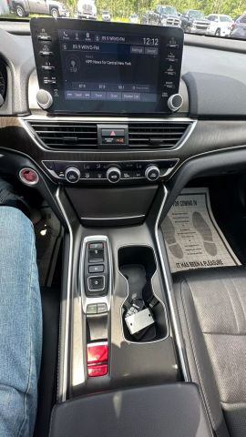 Vehicle image 23 of 38