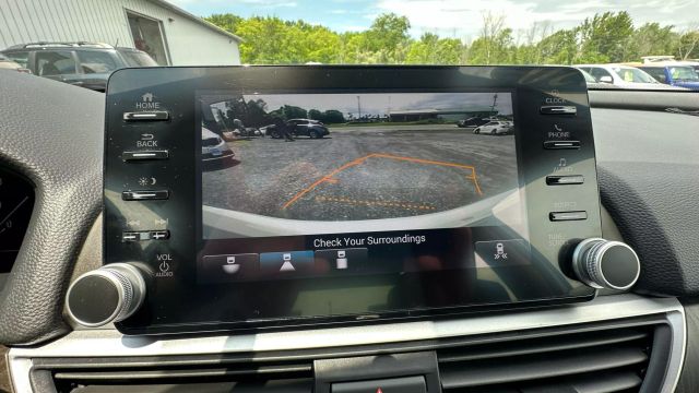 Vehicle image 26 of 38