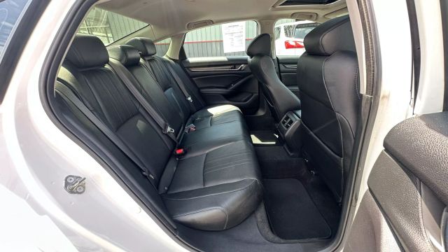 Vehicle image 11 of 38
