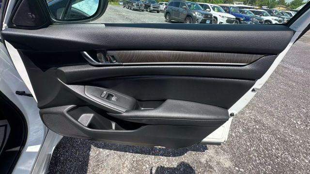 Vehicle image 29 of 38