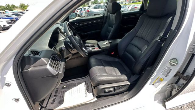 Vehicle image 14 of 38