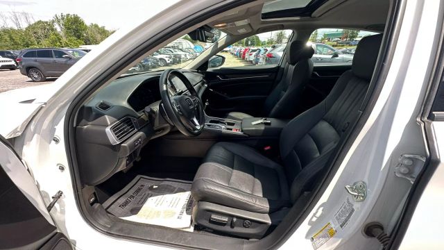 Vehicle image 18 of 38