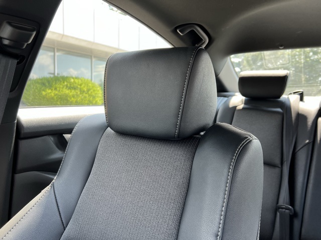 Vehicle image 11 of 27