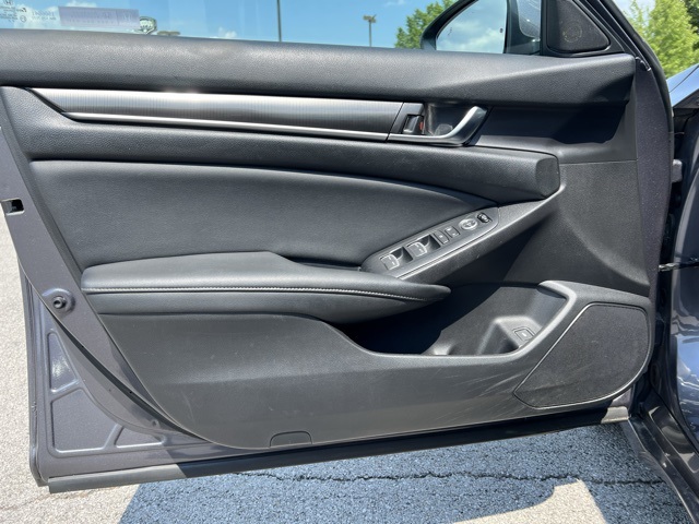 Vehicle image 18 of 27