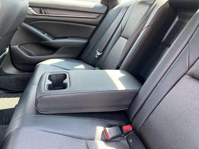 Vehicle image 25 of 27