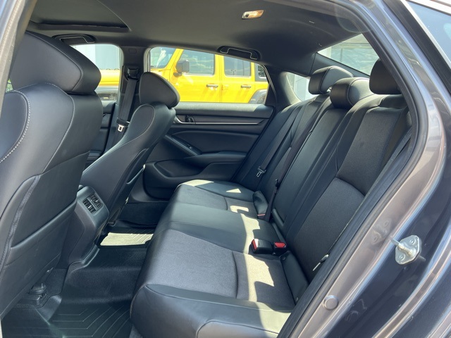 Vehicle image 10 of 27