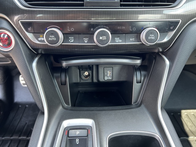 Vehicle image 17 of 27