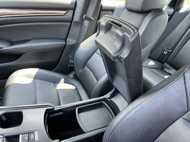 Vehicle image 13 of 27