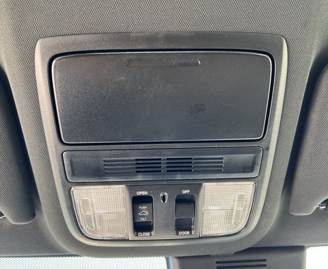 Vehicle image 21 of 27