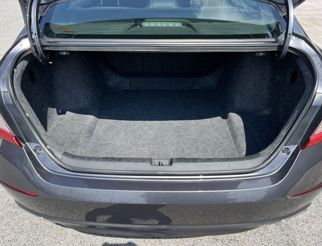 Vehicle image 8 of 27