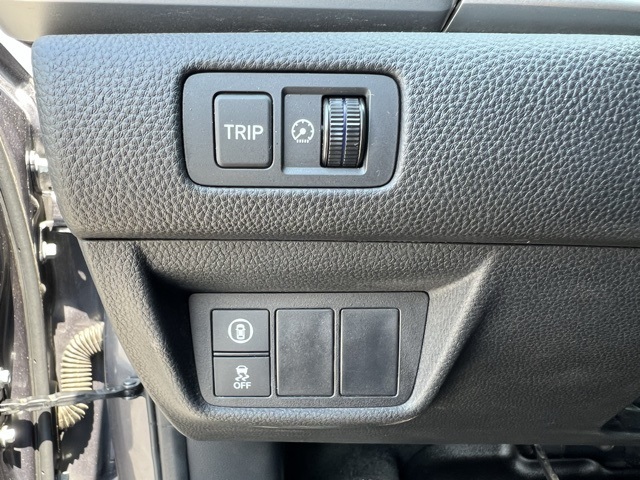 Vehicle image 24 of 27