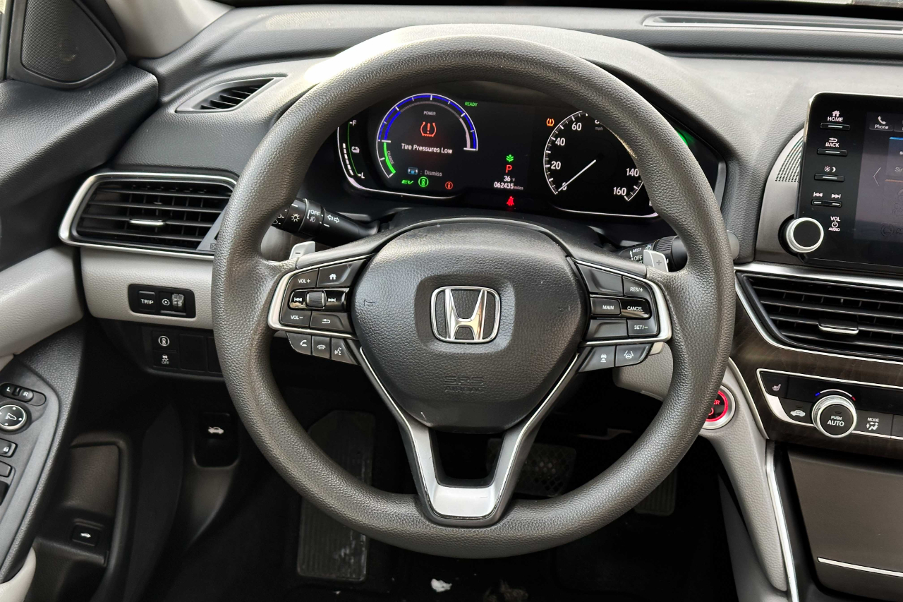 Vehicle image 14 of 25
