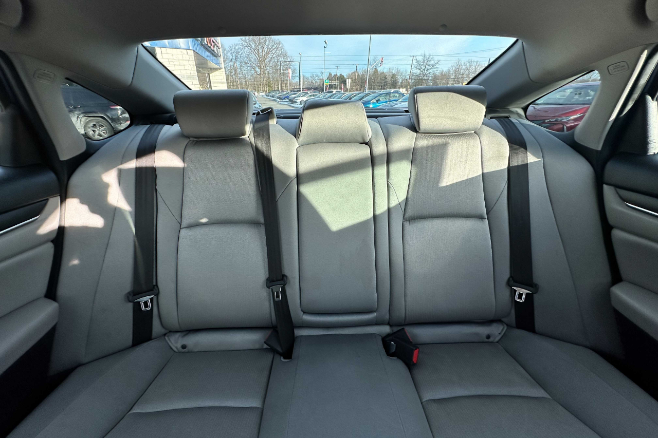 Vehicle image 22 of 25