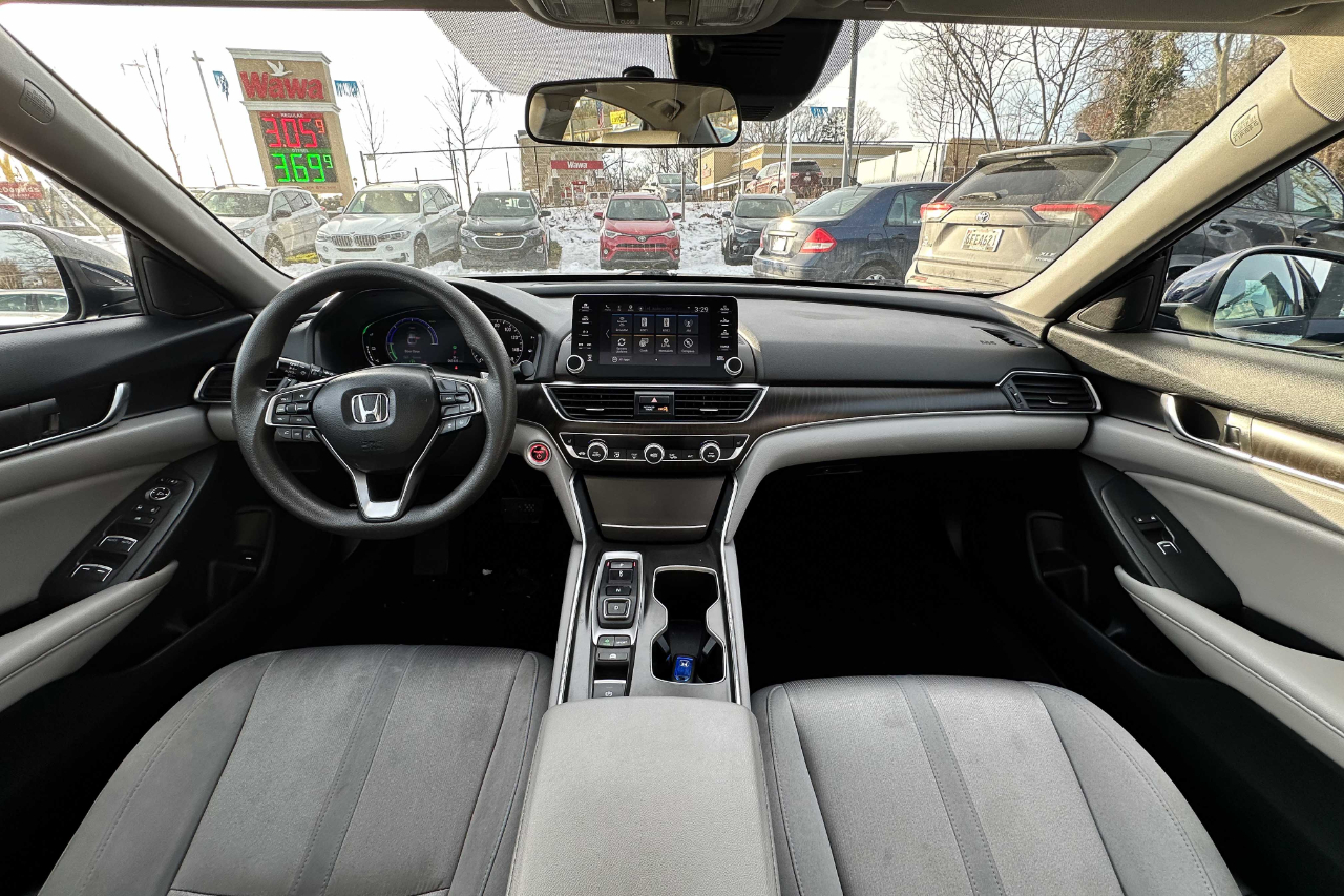 Vehicle image 12 of 25