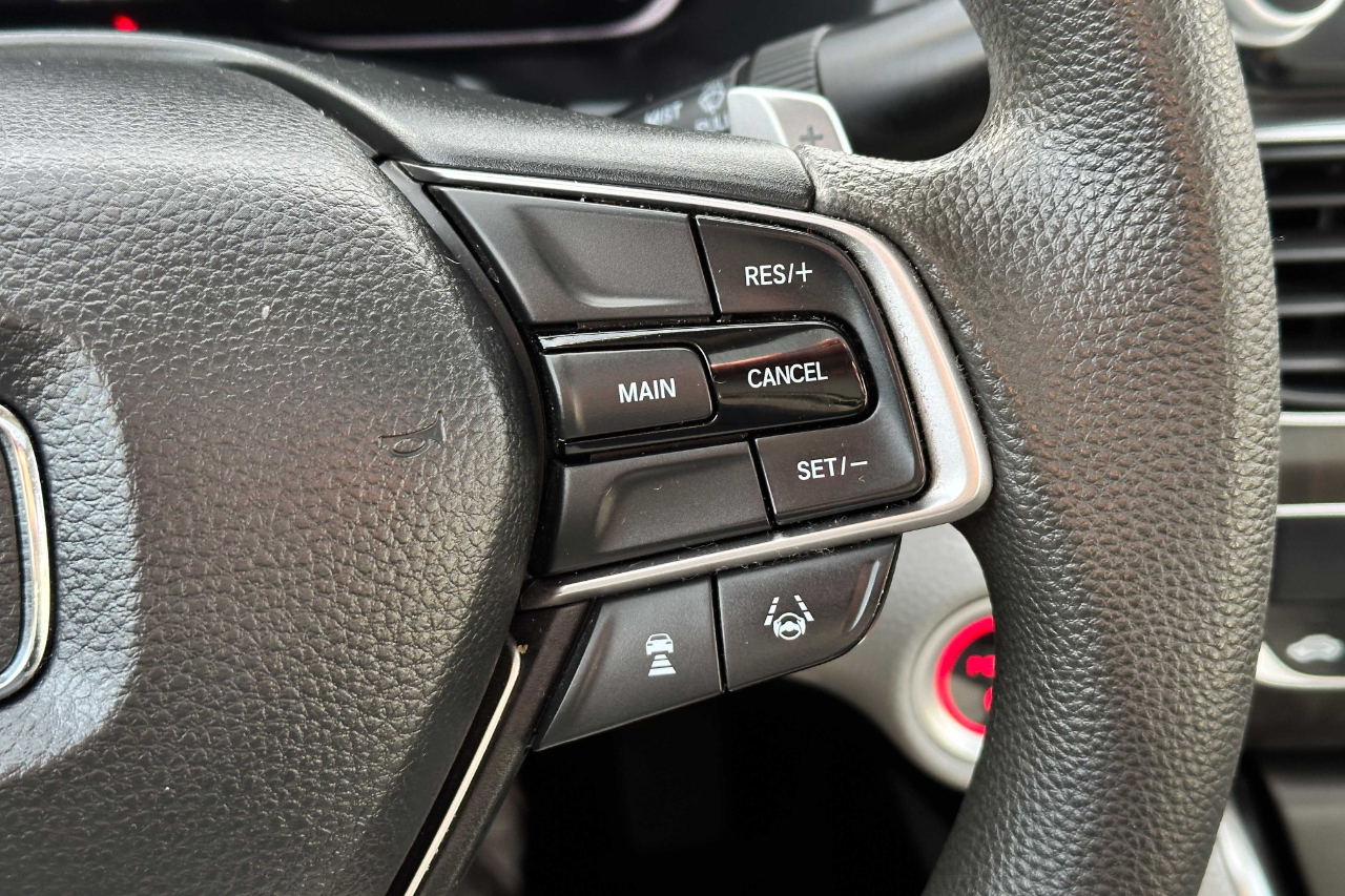 Vehicle image 21 of 25