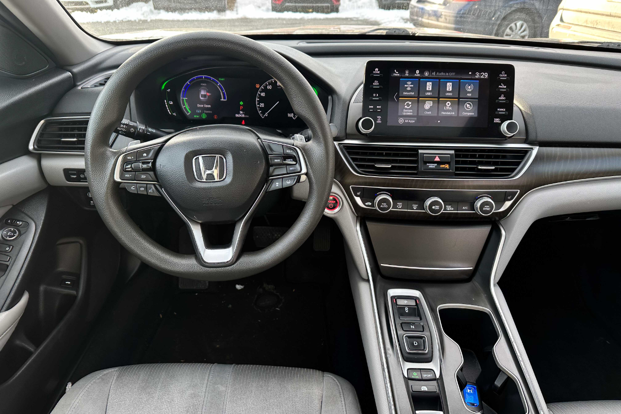 Vehicle image 13 of 25