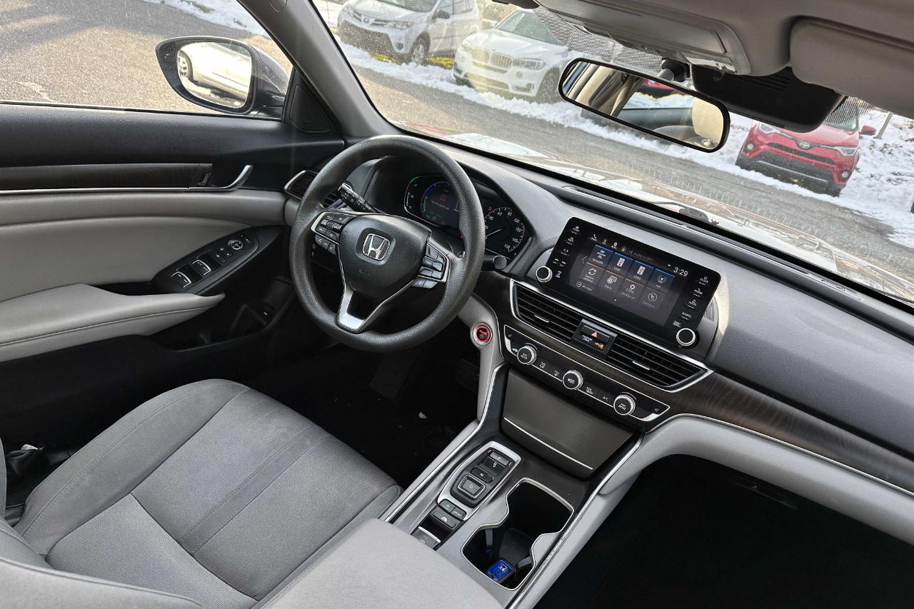 Vehicle image 15 of 25