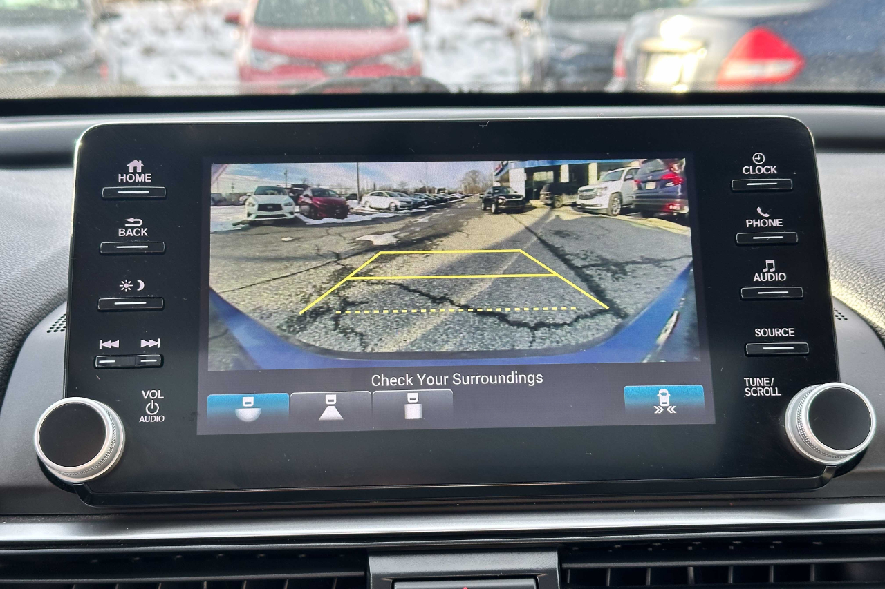 Vehicle image 18 of 25