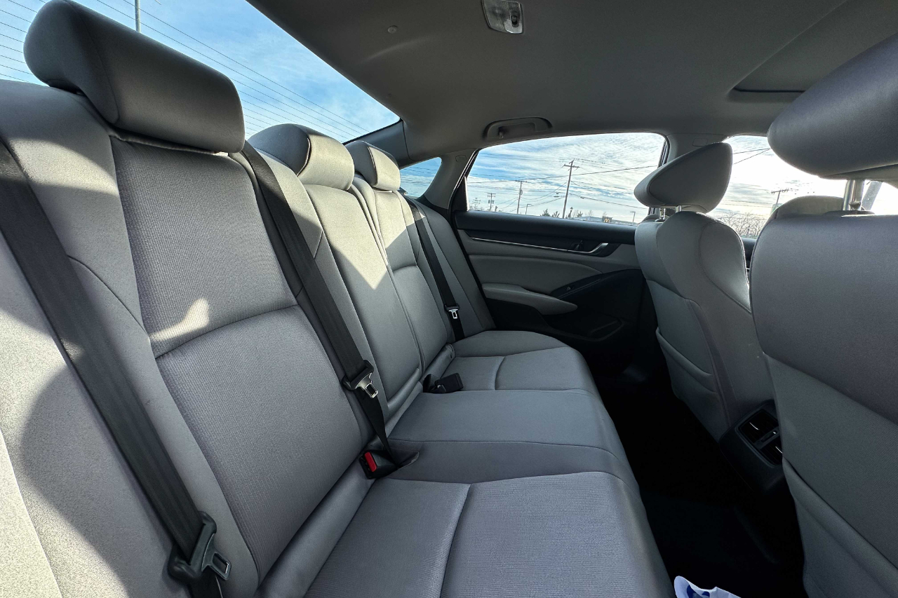 Vehicle image 23 of 25