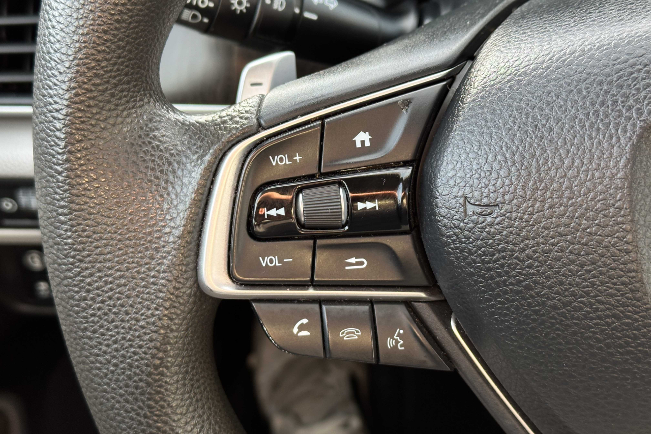 Vehicle image 20 of 25