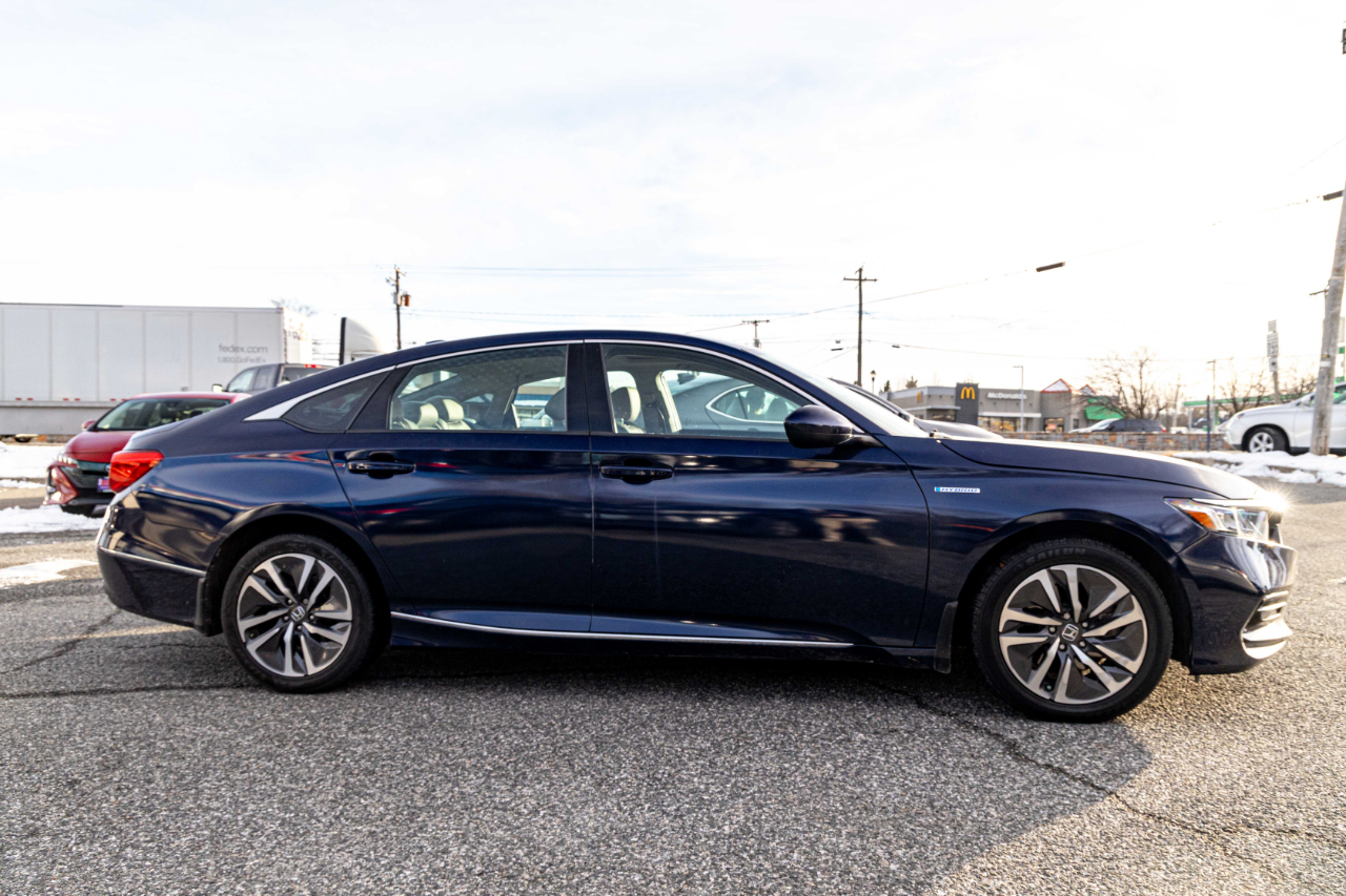 Vehicle image 4 of 25
