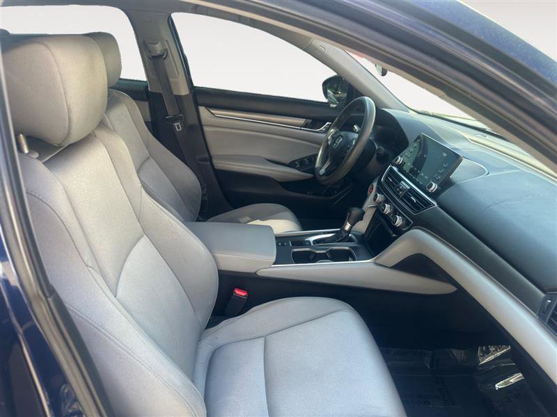 Vehicle image 15 of 16