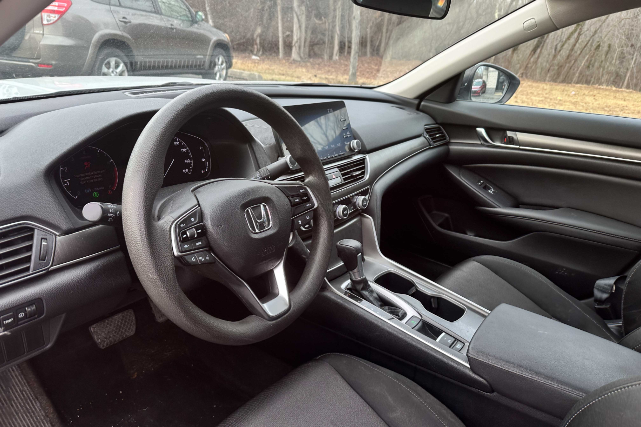 Vehicle image 16 of 23
