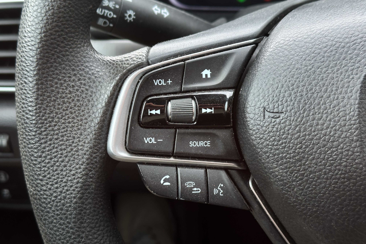 Vehicle image 20 of 23
