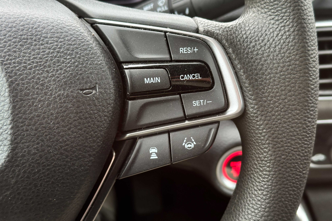 Vehicle image 21 of 23