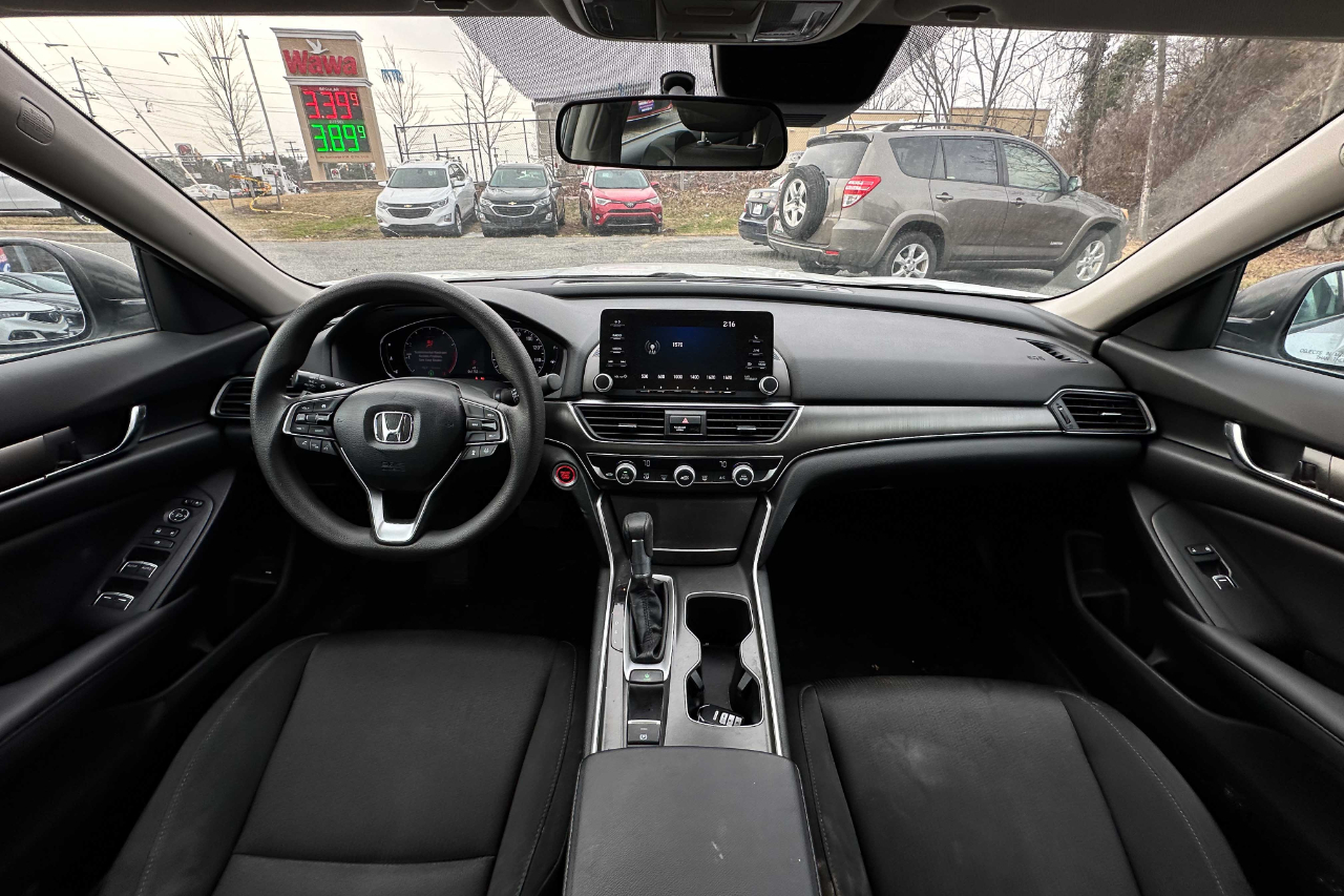 Vehicle image 11 of 23