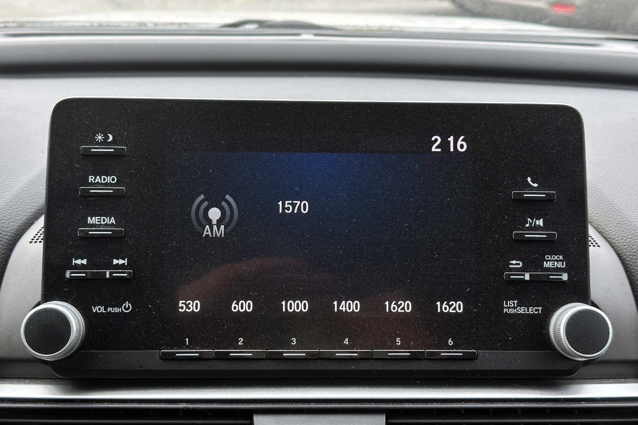 Vehicle image 17 of 23