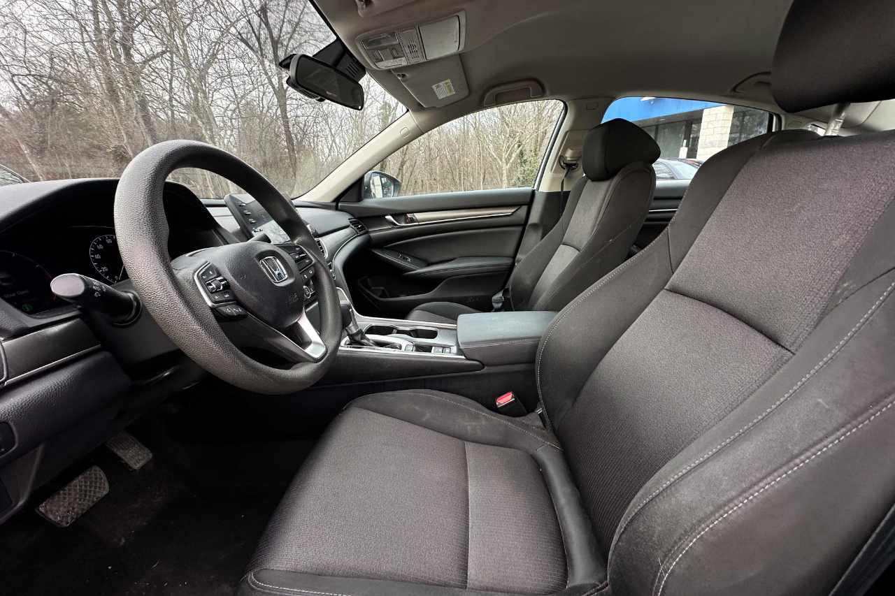 Vehicle image 15 of 23