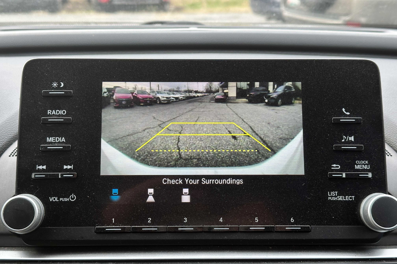 Vehicle image 18 of 23