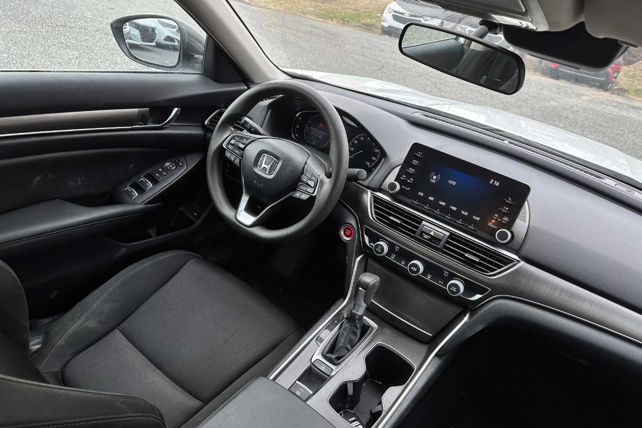 Vehicle image 14 of 23