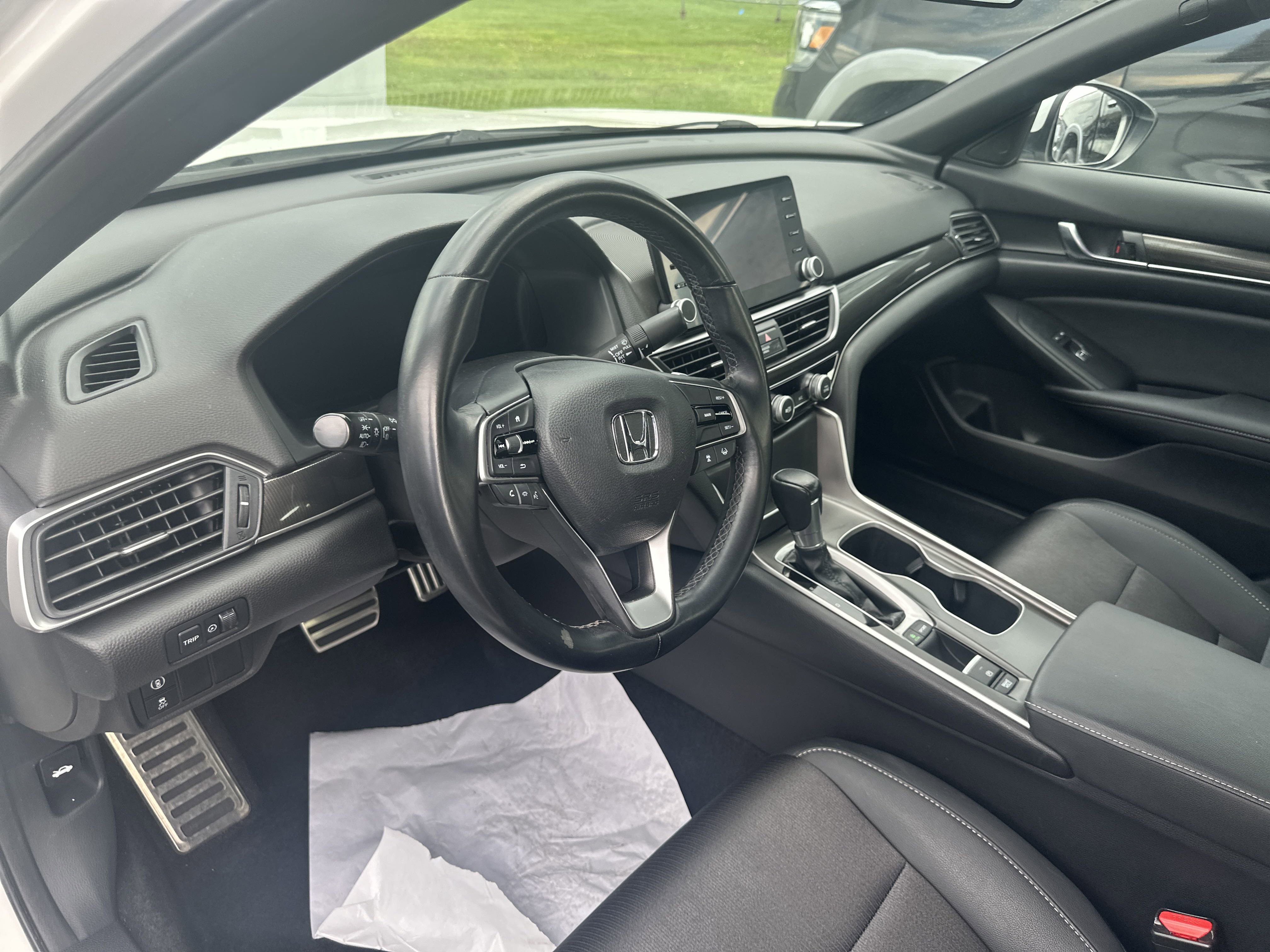 Vehicle image 20 of 35