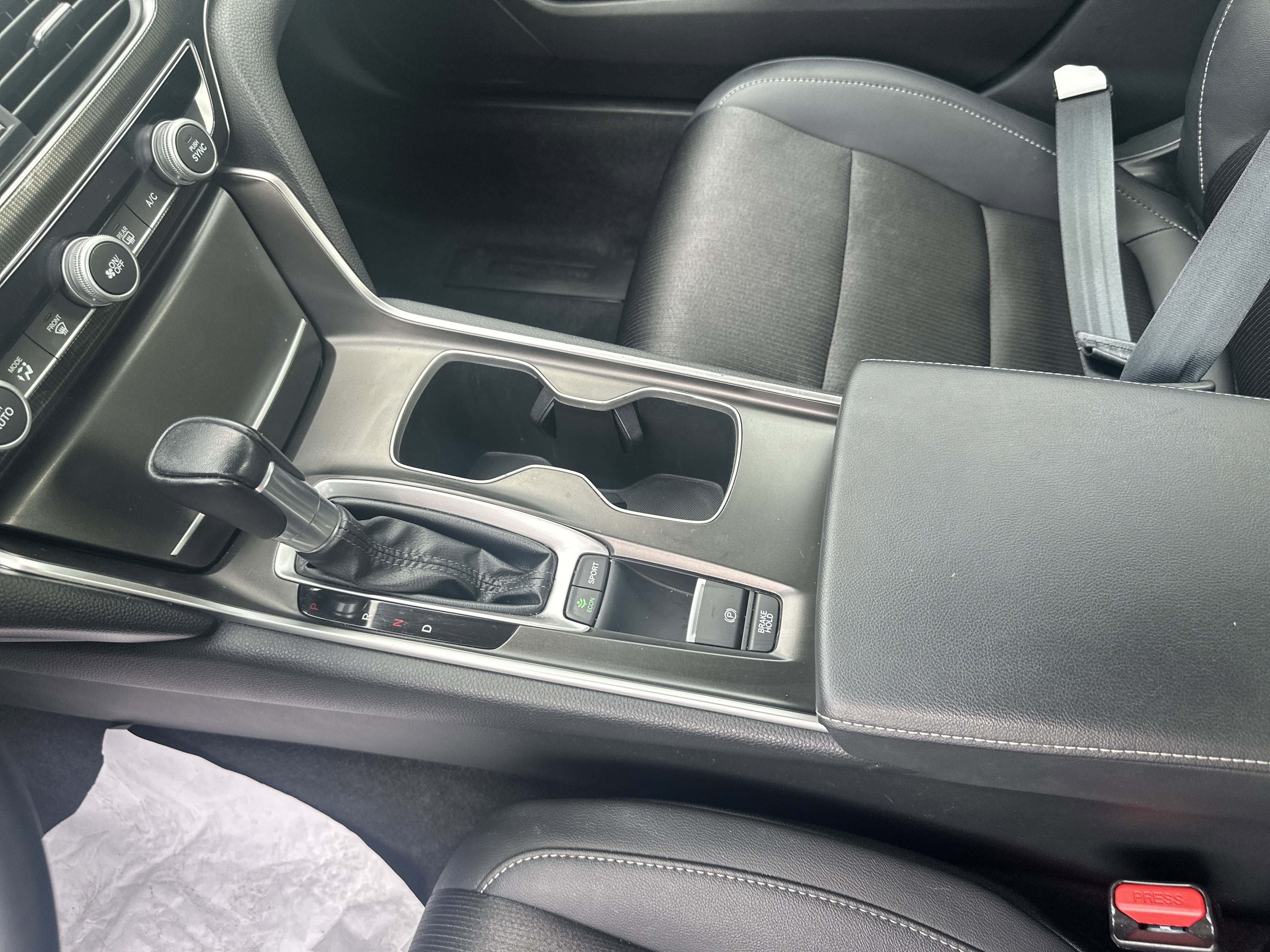 Vehicle image 25 of 35