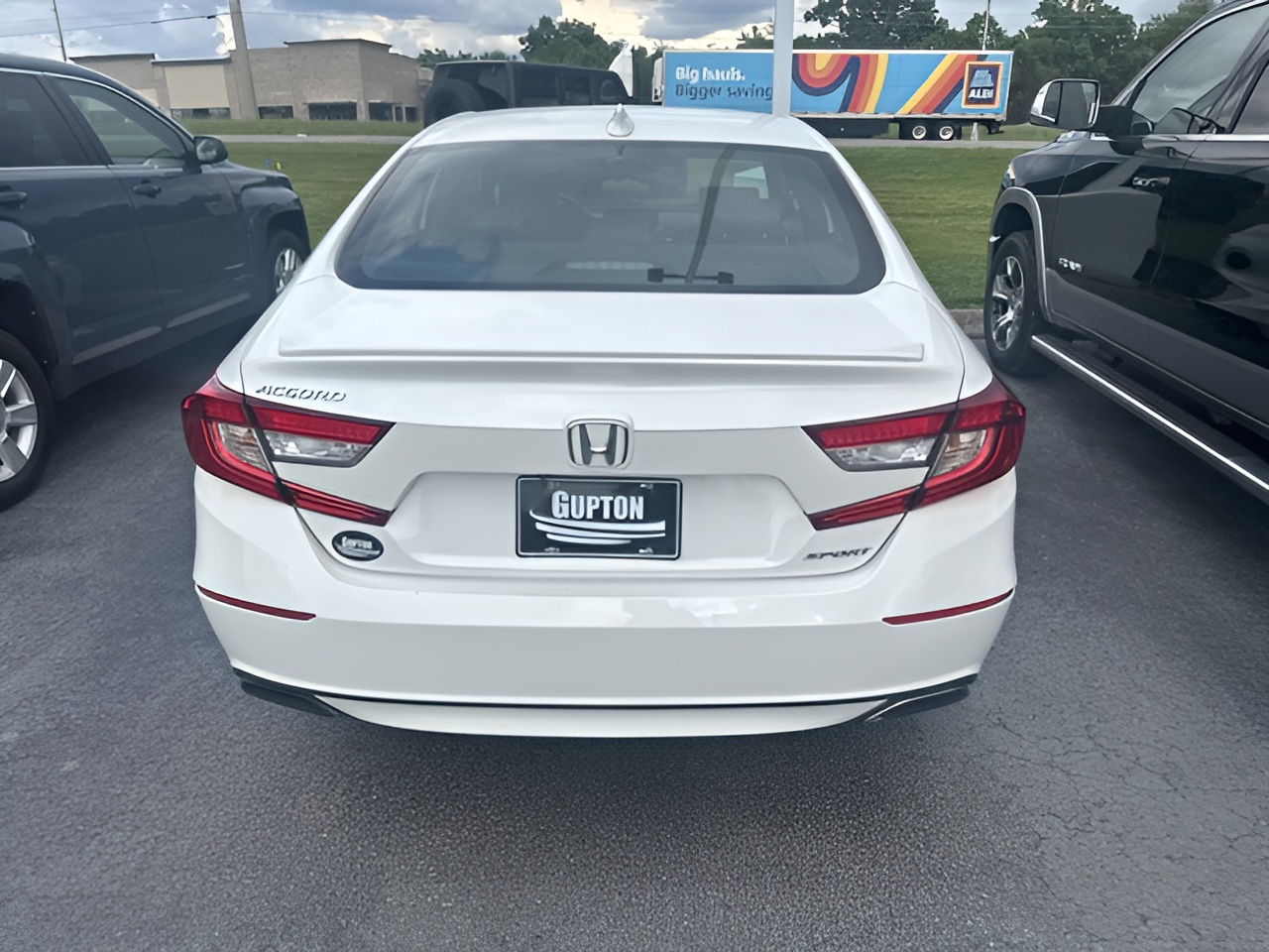 Vehicle image 33 of 35