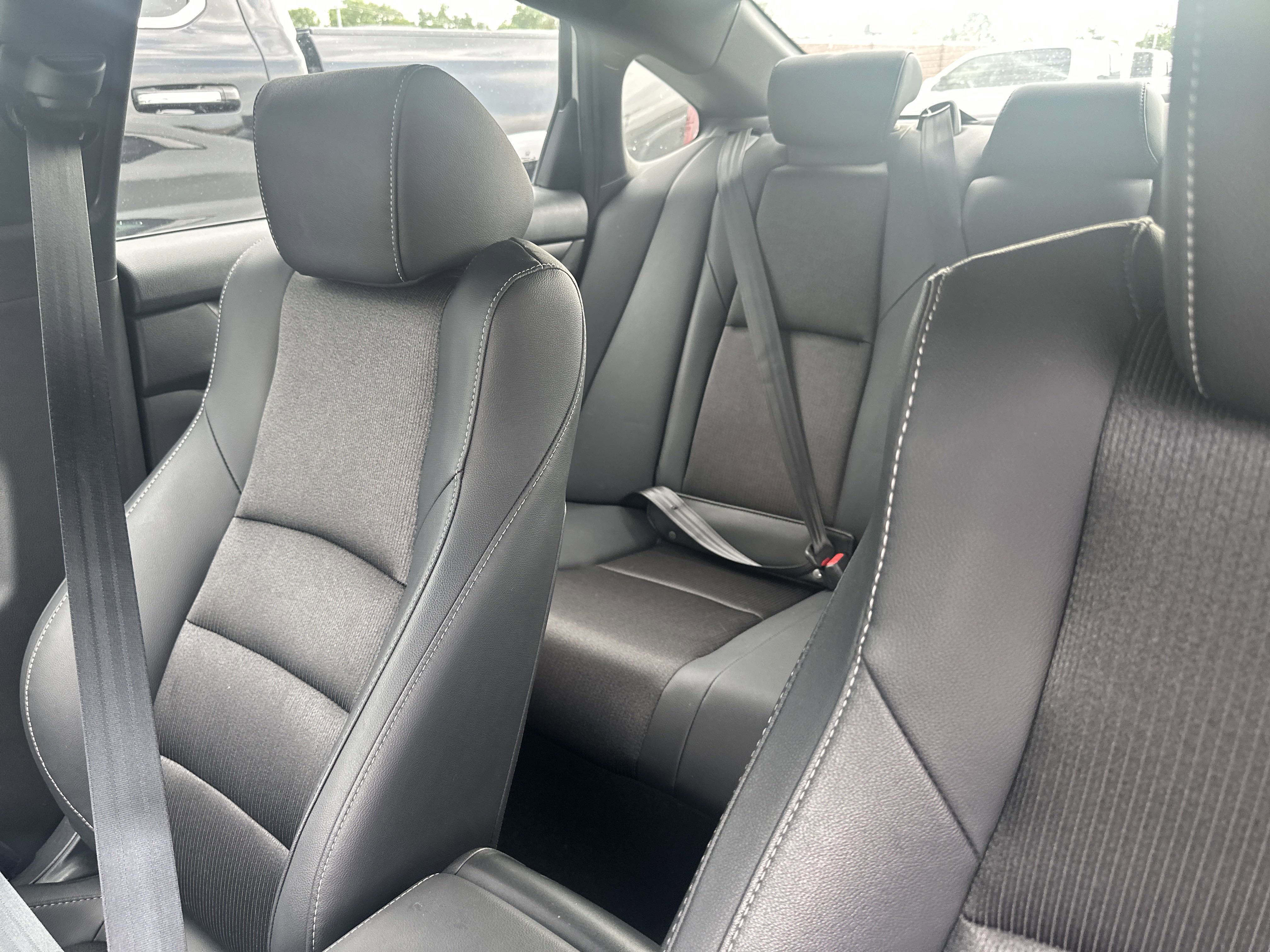Vehicle image 27 of 35