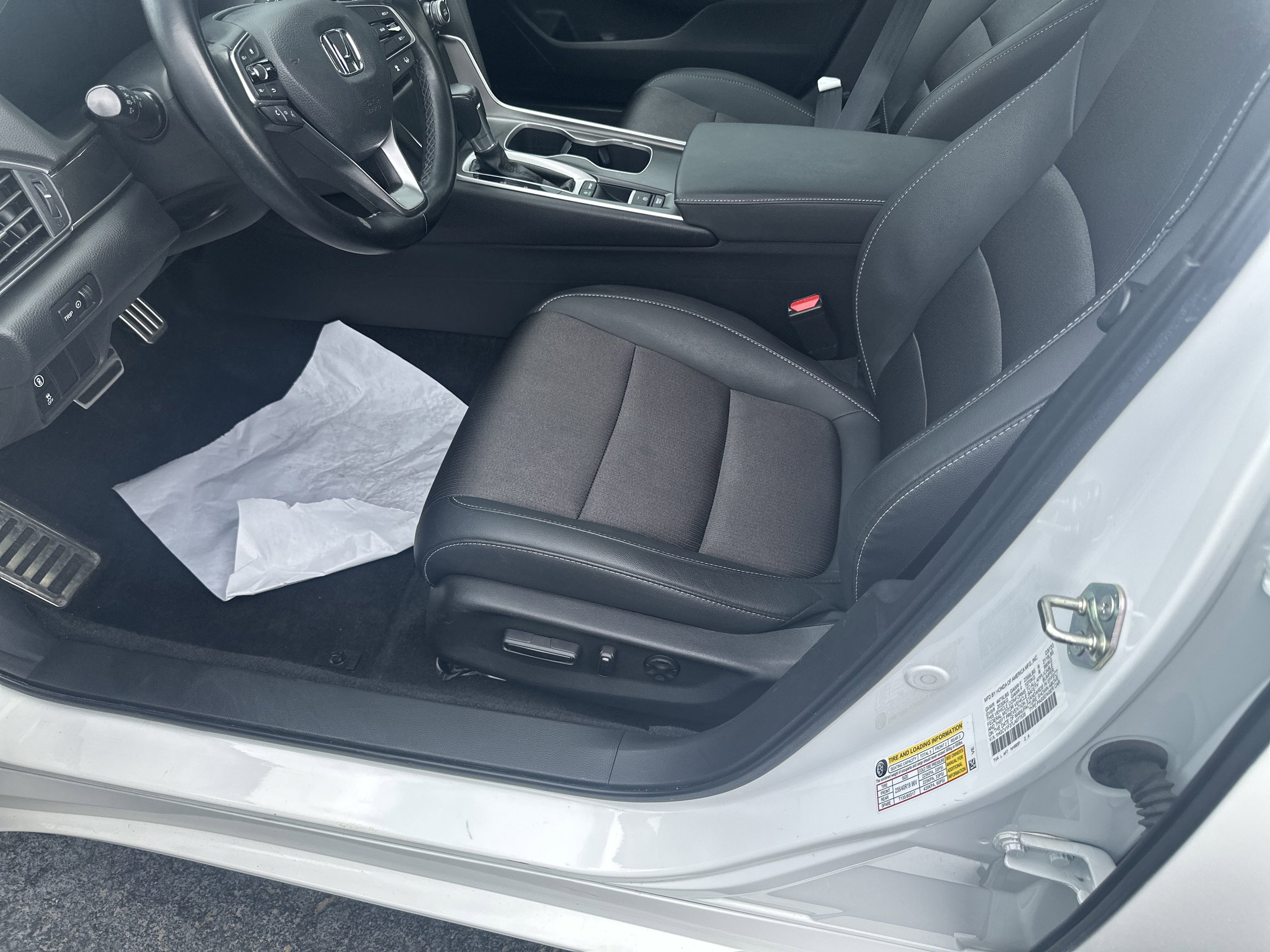 Vehicle image 17 of 35