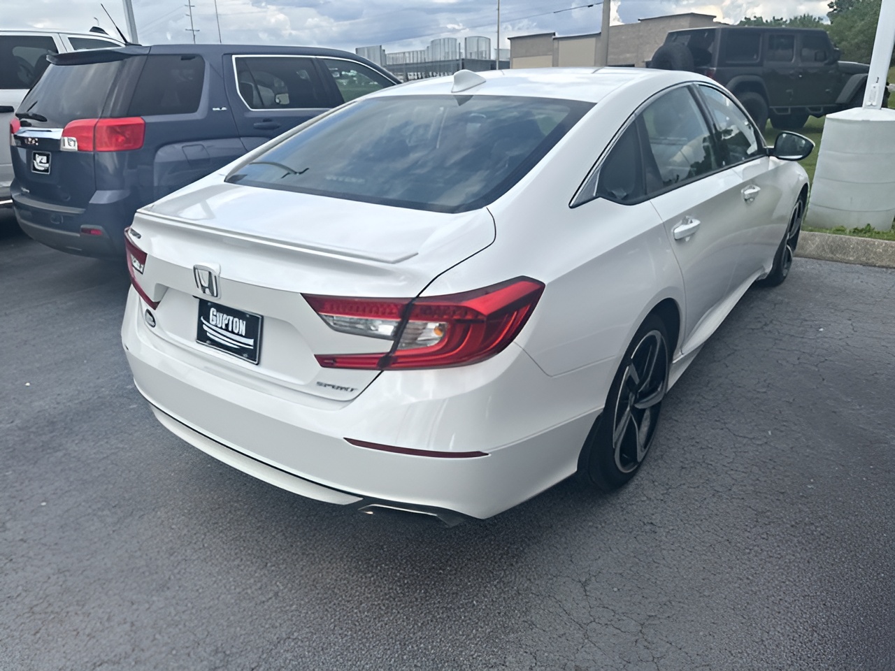 Vehicle image 32 of 35