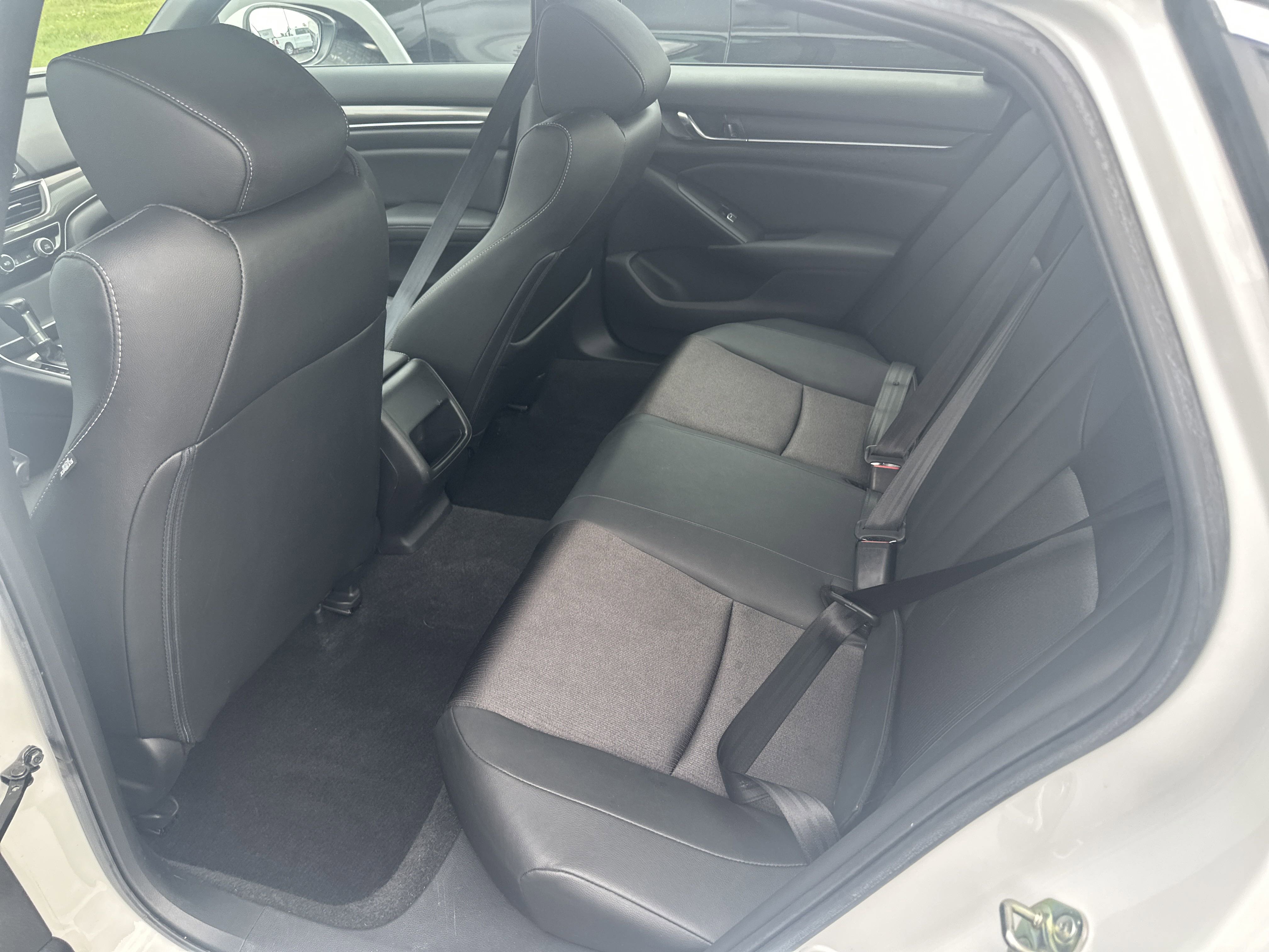 Vehicle image 14 of 35