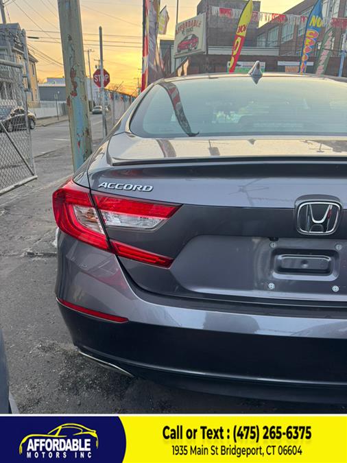 Vehicle image 4 of 4