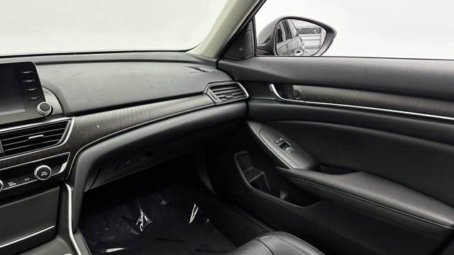 2020 Honda Accord Touring Image 17 of 36