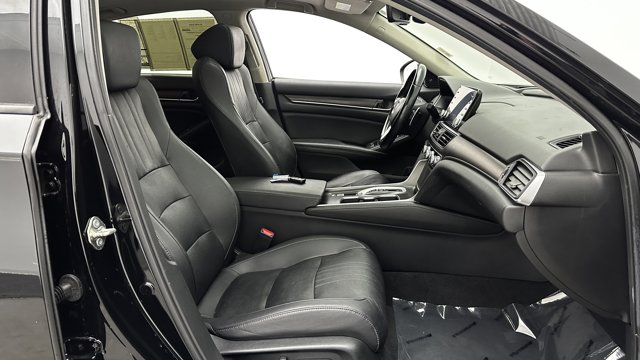 2020 Honda Accord Touring Image 7 of 36