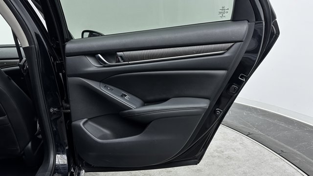 2020 Honda Accord Touring Image 12 of 36
