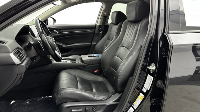 2020 Honda Accord Touring Image 9 of 36